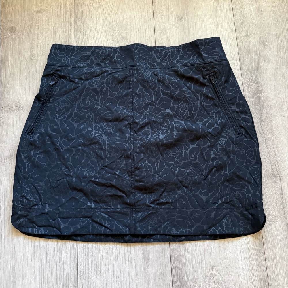 Orvis Black Floral Skirt Size Medium